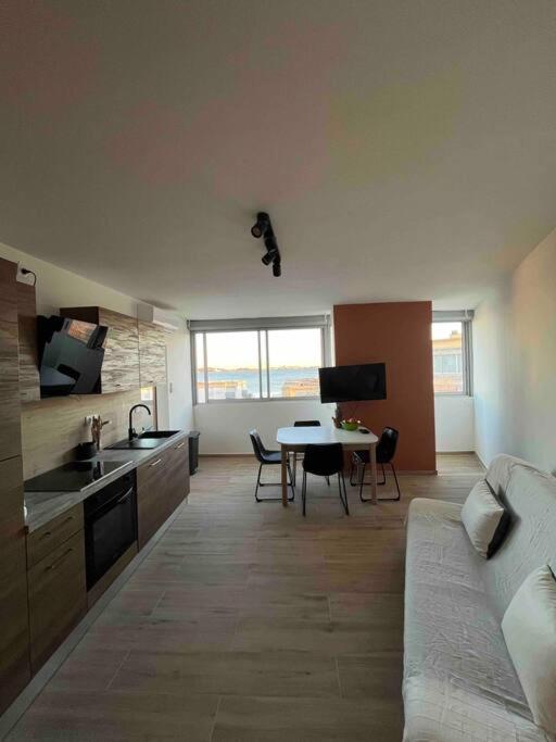 Joli Appart/Vue Etang/Clim /Wifi Balaruc-les-Bains Dış mekan fotoğraf
