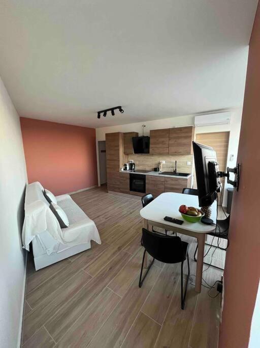 Joli Appart/Vue Etang/Clim /Wifi Balaruc-les-Bains Dış mekan fotoğraf